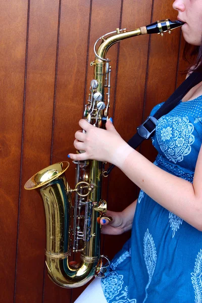 Playing saxophone — Stock Photo, Image