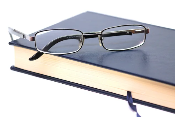 Γυαλιά και το βιβλίο — Φωτογραφία Αρχείου
