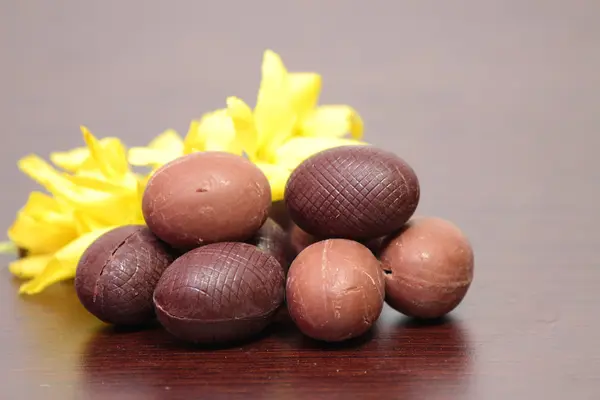 Маленькі Шоколадні яйця — стокове фото