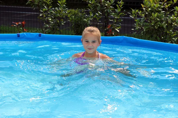 Baby in the swimming pool — Stock Photo, Image