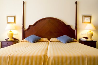 otel yatak odası