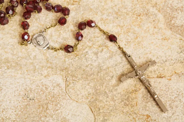 Rosary on stone — Stock Photo, Image