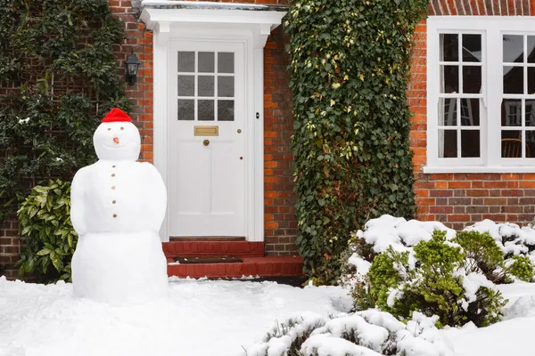 Snowman in garden — Stock Photo, Image