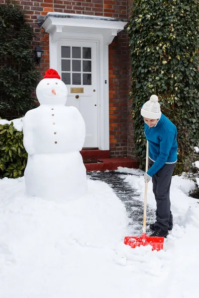 Persona paleando nieve — Foto de Stock