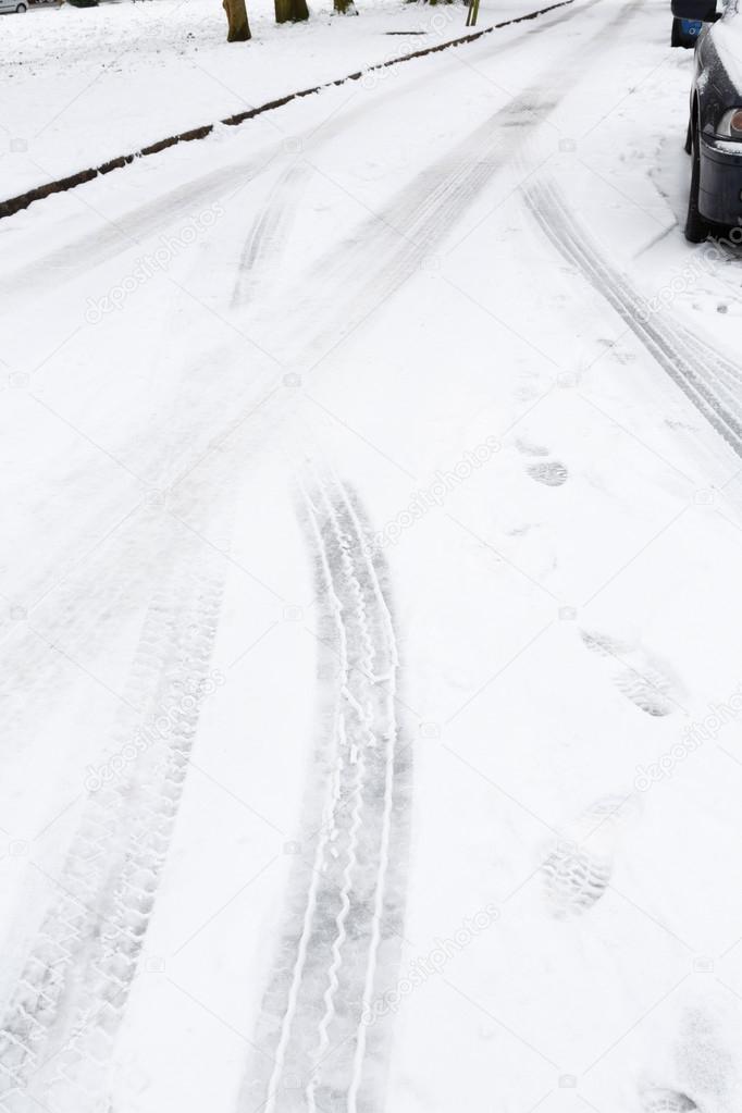 Tyre tracks in snow