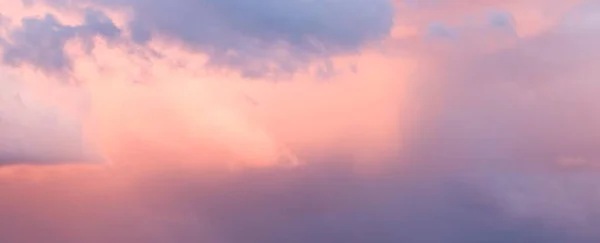 Dramatyczne Niebo Zachodzie Słońca Chmurami Deszczu Przed Burzą Lub Grzmotem — Zdjęcie stockowe