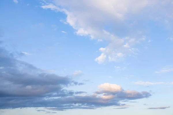 Céu Azul Com Nuvens Chuva Final Tarde Ideal Para Fundo — Fotografia de Stock