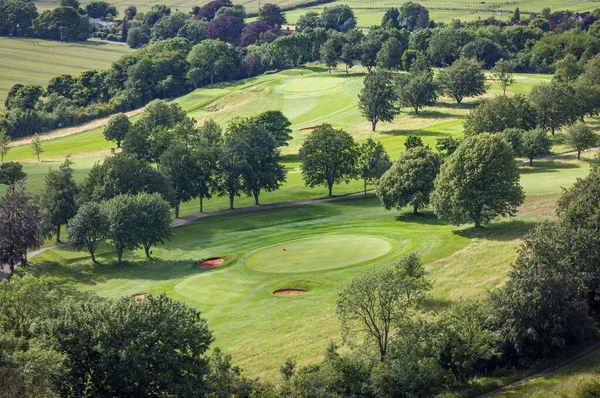 英国白金汉郡绿树成荫的高尔夫球场鸟瞰 — 图库照片