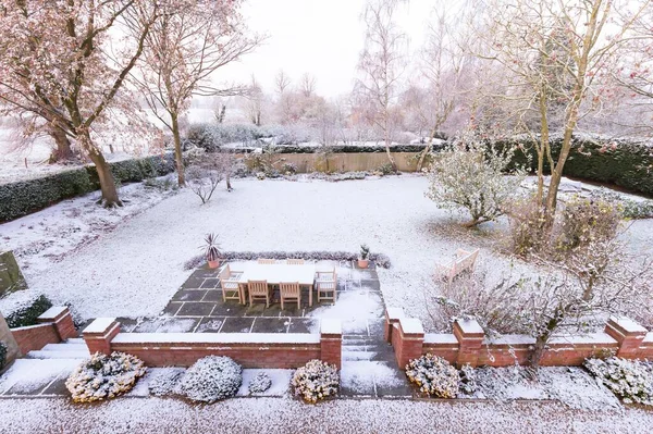 Snötäckt Trädgård Vintern Storbritannien Stor Lantgård Eller Trädgård Vintrig Miljö — Stockfoto