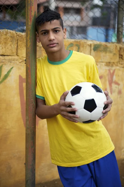 Jonge Braziliaanse voetbal voetbalspeler — Stockfoto