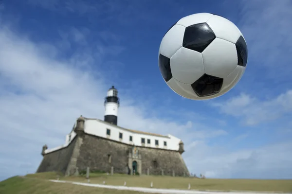 Futbol topu futbol salvador Brezilya deniz feneri — Stok fotoğraf