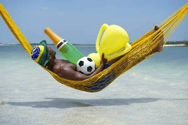 Brasiliansk fotballspiller feirer med Champagne og Trophy – stockfoto