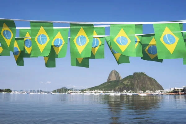 Braziliaanse vlaggen Suikerbroodberg rio de janeiro Brazilië — Stockfoto