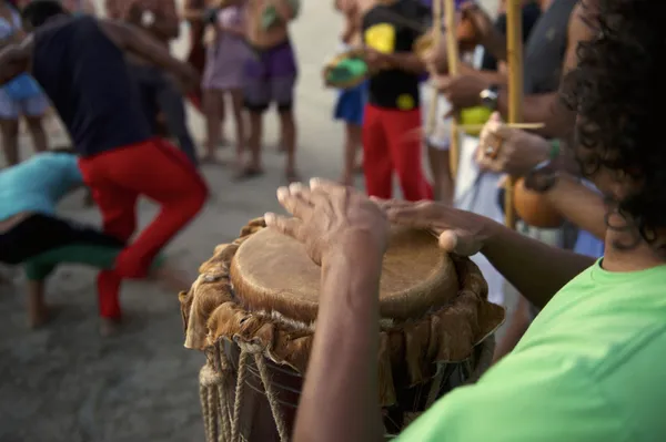 Capoeira Brasileira Círculo com Músicos e Espectadores — Fotografia de Stock