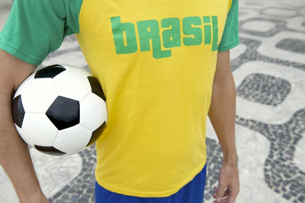 ブラジル シャツ リオ身に着けているブラジルのサッカーのフットボール選手 — ストック写真