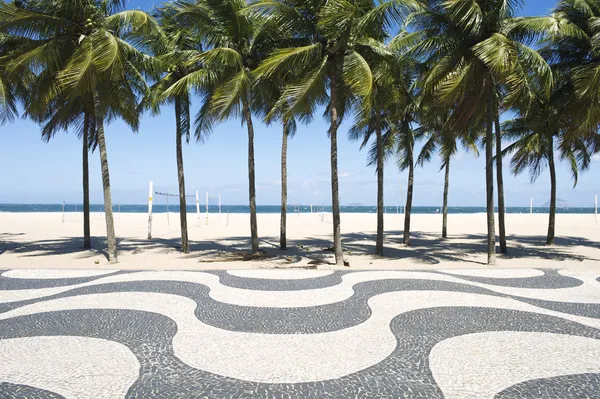 Copacabana beach boardwalk rio de janeiro Brasilien — Stockfoto