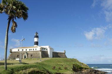 Farol da barra salvador Brezilya deniz feneri ile palmiye ağacı