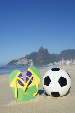 Futbol topu futbol ve plaj rio Brezilya flip flop