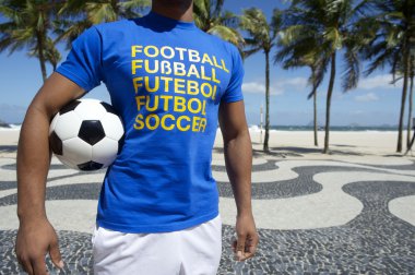 Futbol topu copacabana rio holding Brezilyalı futbolcu