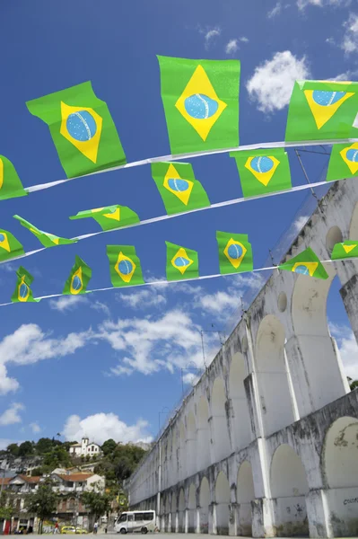 Bir rio de janeiro Brezilya bayrağı Arcos da lapa kemerler — Stok fotoğraf
