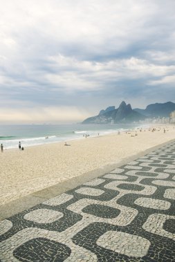 Ipanema Plajı rio de janeiro boardwalk iki kardeş Dağı