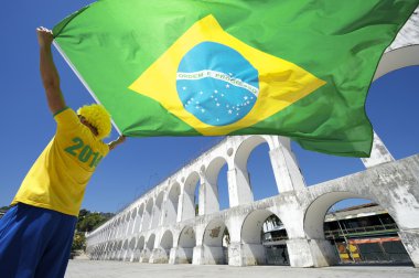 bir rio de janeiro Brezilya bayrağı adam arcos da lapa kemerler