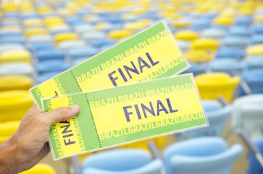 Futbol hayranı final Brezilya biletleri stadyumda holding