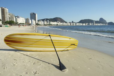 Raket surfboard copacabana rio Brezilya kadar stand