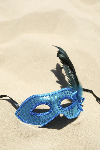 Máscara de Carnaval en la playa de arena —  Fotos de Stock