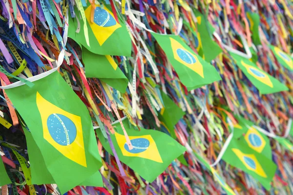 Braziliaanse vlaggen wens linten bonfim salvador bahia Brazilië — Stockfoto