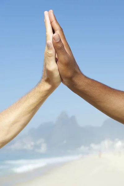 Diversidade Brasileira Interracial Alto Cinco Mãos Juntas Rio Brasil — Fotografia de Stock