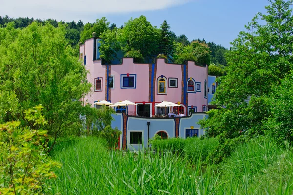 Casa rosa y azul — Foto de Stock