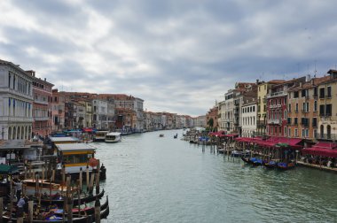 Fırtınadan önce Venedik'te büyük Kanal