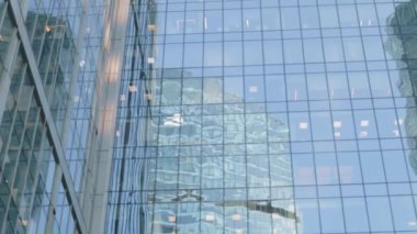 Pencere ofisleri gökdelen kule güneş yansıtma camı.