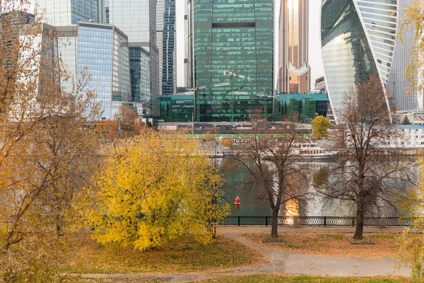 Moscow City District Finance Centre Park Autumn Colorful Ecology — Stock Photo, Image