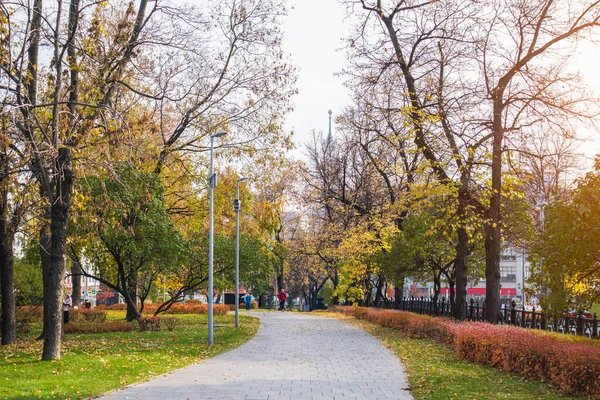 莫斯科公园秋季广场Ilyinsky中国城市中心概念生态区 — 图库照片