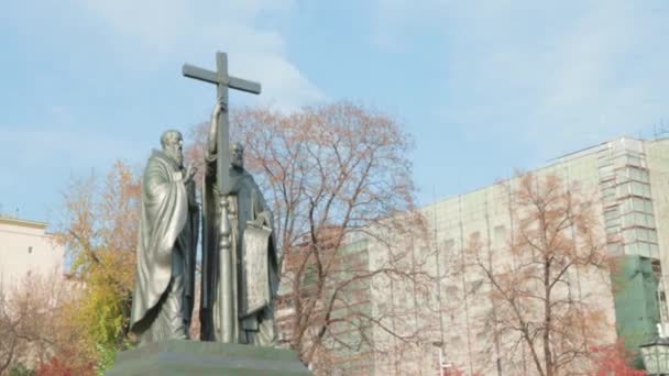 루스와 메토디우스의 기념비 슬라브 문자를 사람들 모스크바 — 비디오