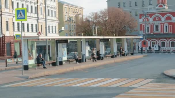 Estação Ônibus Dia Ensolarado Moscou China City Center Urban Eco — Vídeo de Stock
