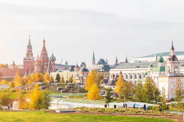 Вид Кремль Москва Парк Зарядье Солнечный День Осень Концепция Исторического — стоковое фото