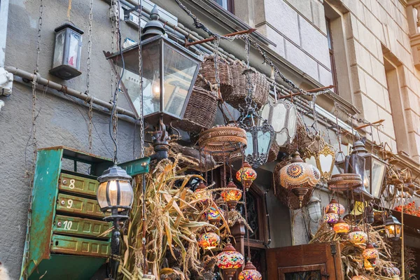 Régi Titokzatos Dekoráció Halloween Ház Lámpák Kosár Postaláda Koncepció Dekoráció — Stock Fotó