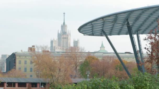 Θέα Του Κρεμλίνου Μόσχα Zaryadye Πάρκο Ηλιόλουστη Μέρα Φθινόπωρο Concept — Αρχείο Βίντεο