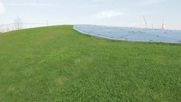 近代的な温室成長太陽電池ガラス屋根太陽光自動散水温度制御 — ストック動画