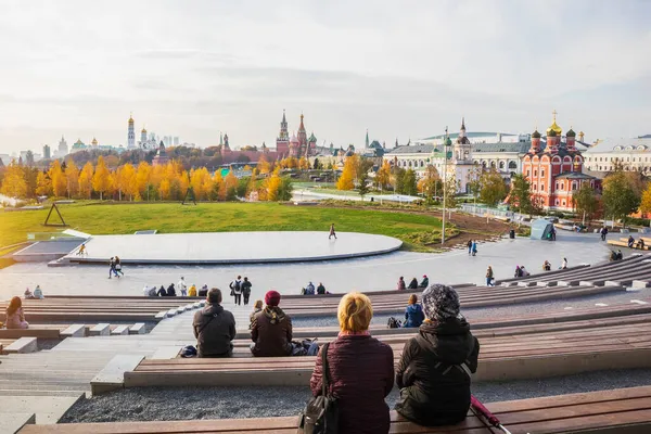 Amphitheater Park Zaryadye Personas Descansando Centro Ciudad Concept Moscú Rest — Foto de Stock