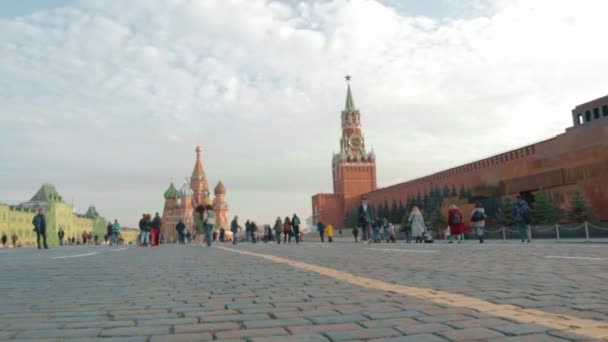 Povos Quadrados Vermelhos Andam Céu Pitoresco Noite Rússia Moscovo 13Okt2021 — Vídeo de Stock