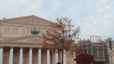 Moskova Bolşoy Tiyatrosu 'nun ön cephesi tarihi bina. Rusya, Moskova, 13okt2021.
