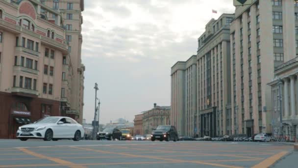 자동차 정부의 자동차 행렬이 지나가는 Vip Moscow 13Okt2021 — 비디오