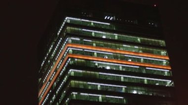 bina genel merkezi posta grubu vk gece pencereleri ışıkları 