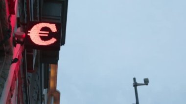 Neon Doları binadaki para değişimi