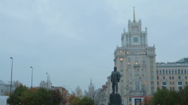 Piazza trionfale Mosca Monumento al poeta russo Mayakovsky — Video Stock