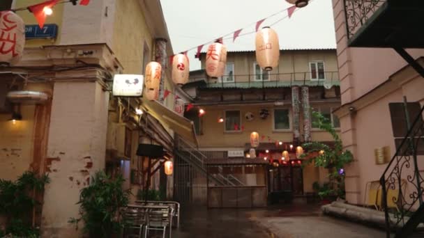 日本风格的庭院街食品餐厅Tatinomi Bar Tebura Sika 亚洲文化概念 俄罗斯 莫斯科 14Okt2021 — 图库视频影像